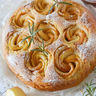 Kuchen mit Erdnussbutter und Apfelrosen Kuchen mit Erdnussbutter und Apfelrosen