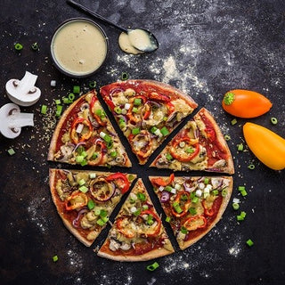 Glutenfreie Pizza mit buntem Gemüse Glutenfreie Pizza mit buntem Gemüse
