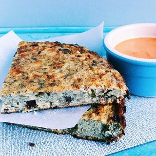 Low Carb Sellerie-Tortilla mit Paprika-Mandel-Dip Low Carb Sellerie-Tortilla mit Paprika-Mandel-Dip