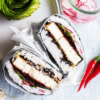Onigirazu: Das japanische Sushi Sandwich Onigirazu: Das japanische Sushi Sandwich