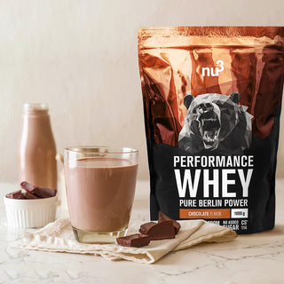 Schoko Protein-Shake mit Kokosraspeln für deine Power Schoko Protein-Shake mit Kokosraspeln für deine Power