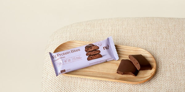 cremige Protein-Bites von nu3 auf einem Brett
