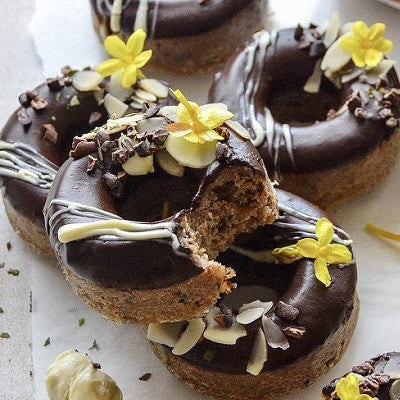 Schoko-Donuts mit Kakaoglasur