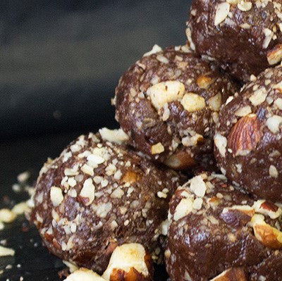 Haselnuss-Pralinen mit Macadamia-Kern