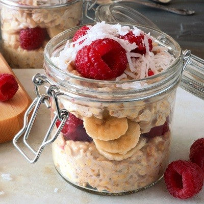 Overnight-Oats mit Himbeeren und Kokos