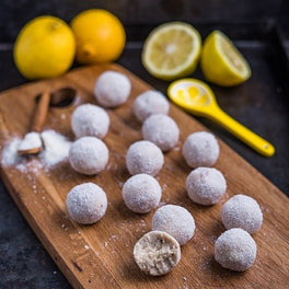 Vegane Energy Balls mit Zitrone & Kokos