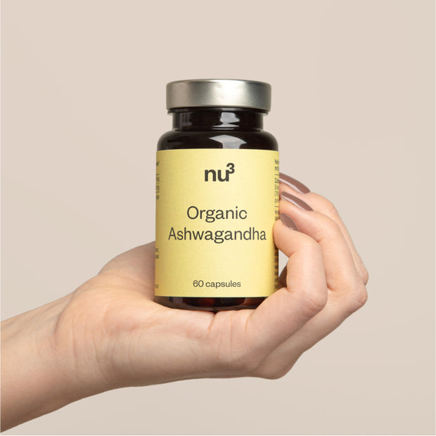 Organic Ashwagandha in der Hand