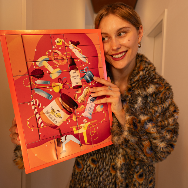 Junge Frau mit nu3 Fitness Adventskalender