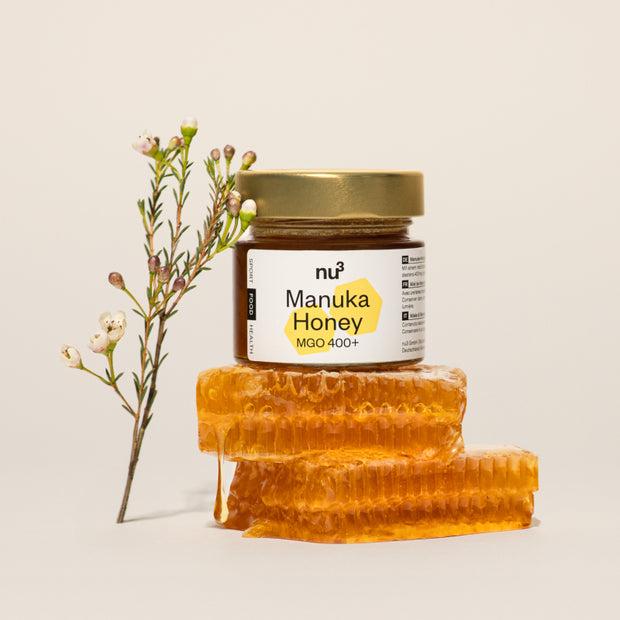 Manuka-Honig stehend auf Honigwarben